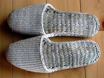 slippers01.jpg (59803 バイト)